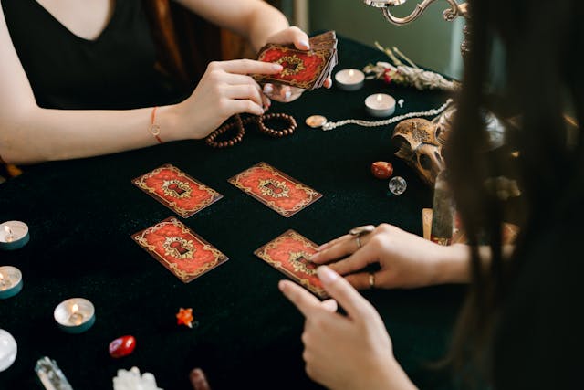 Talk to Best Online Astrologer in Paris France
